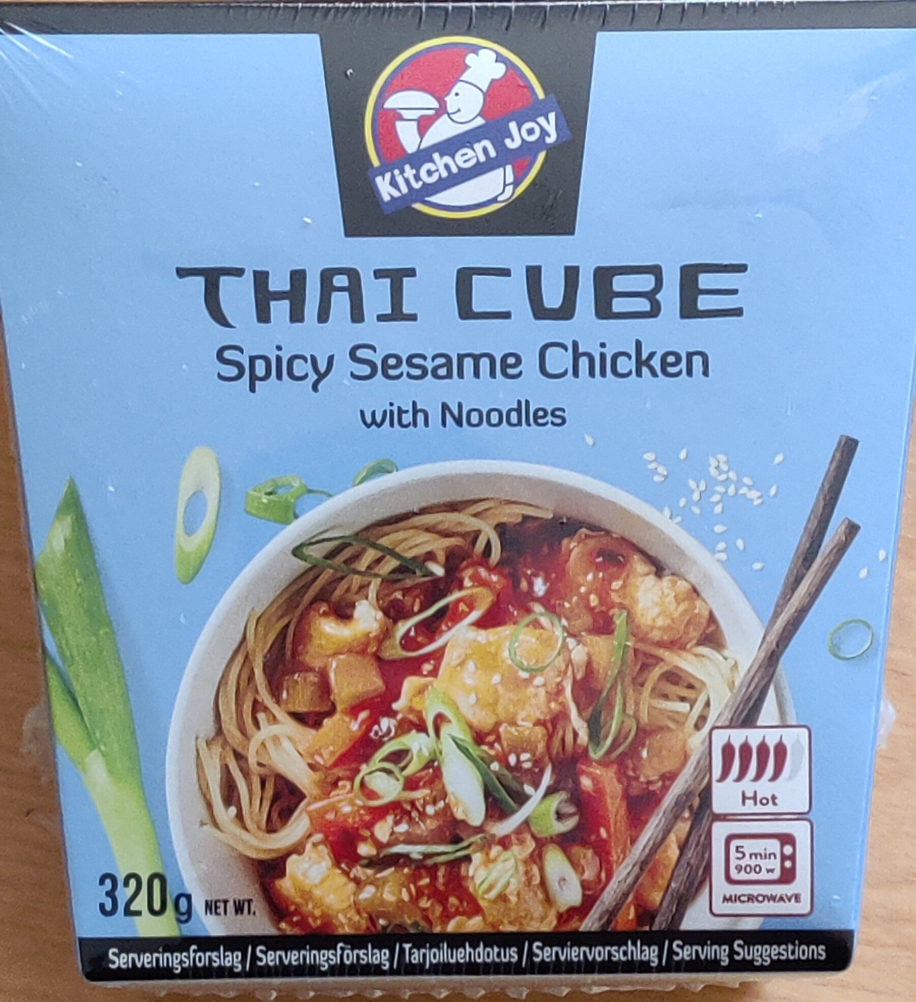 Thai cube spicy sesame chicken with noodles - Produkt - sv